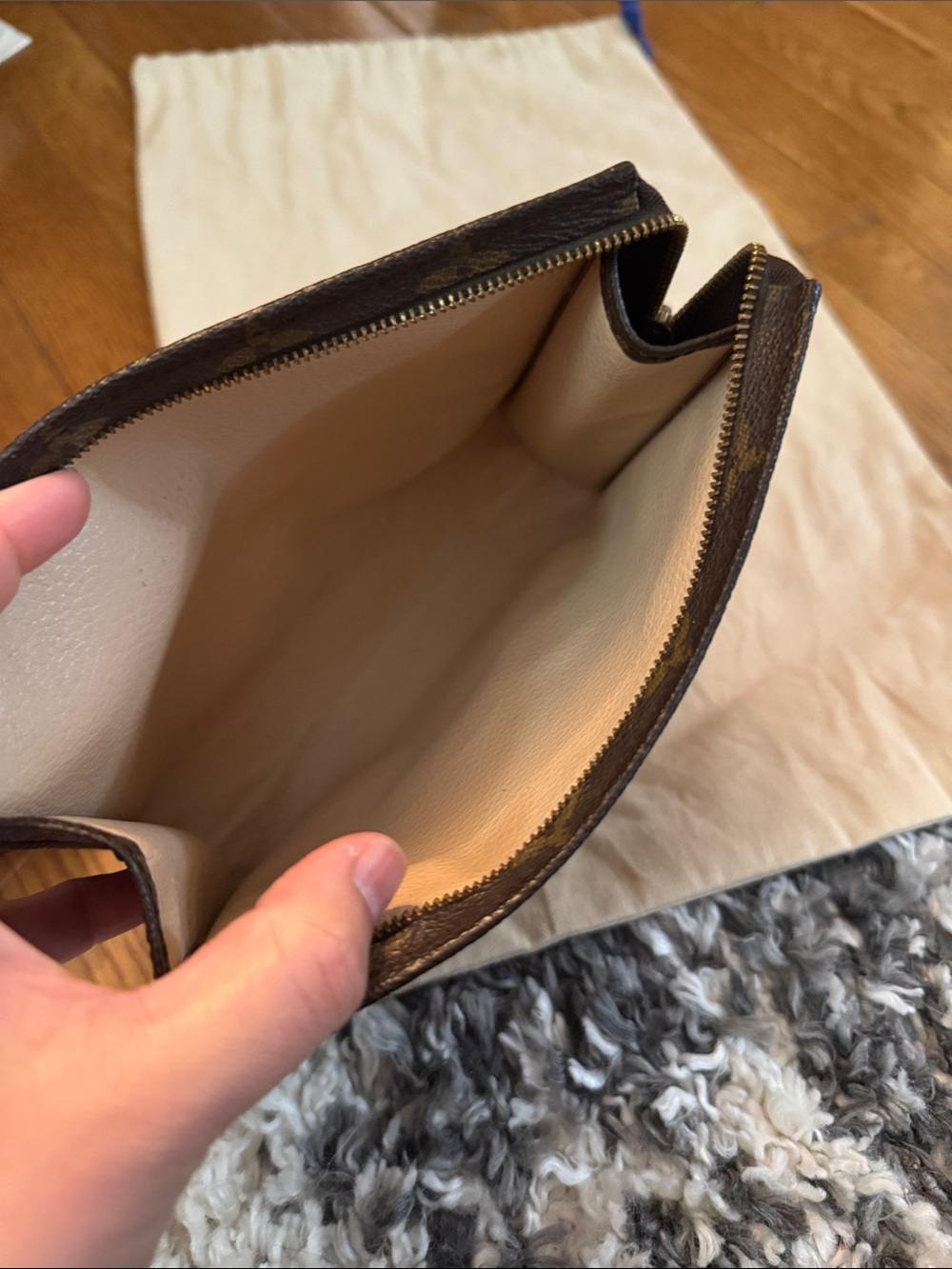 ✨Louis Vuitton Brown Monogram Toiletry Pouch ✨ - Picture 9 of 11